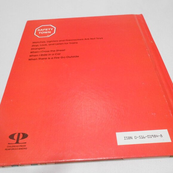 EXCELLENT HC SAFETY TOWN " STRANGERS" BY DOROTHY CHLAD BOOK πΈπ¦π - Picture 3 of 8